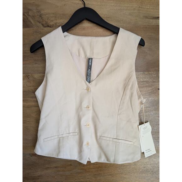 Vuori Vest Womens Medium Cream Crop Performance V-Neck Button Front VW1244 NWT - Picture 1 of 4